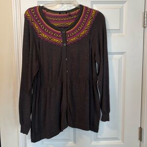 Daisy Fuentes long sleeve sweater.